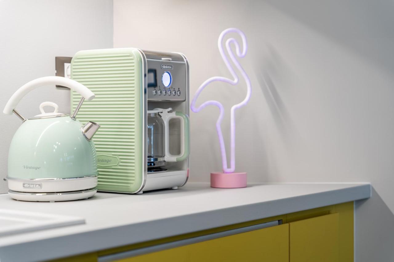 Pop Art Homm In Groovy Koukaki Lägenhet Aten Exteriör bild